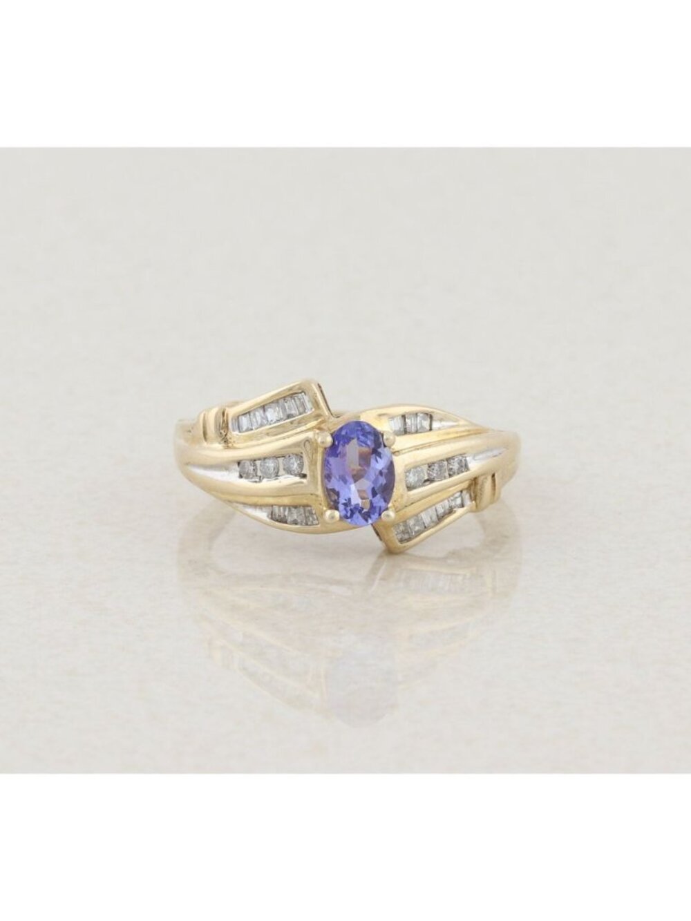 10k Yellow Gold Natural Purple Tanzanite and Diamond Ring Size 7 1/2